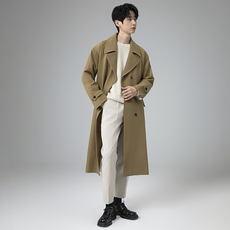 Herren Maxilanger Trenchmantel mit taillierendem Gürtel und minimalistischer Silhouette Echoarchiv