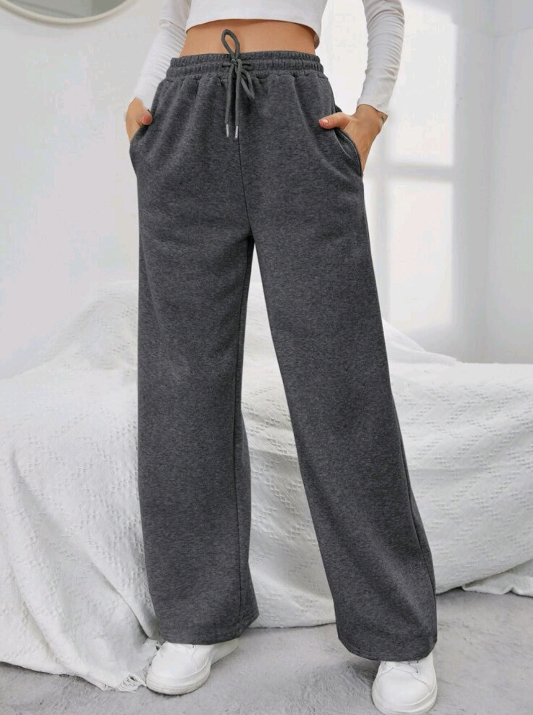 Damen nan High‑Waist Wide‑Leg Jogginghose mit elastischem Komfortbund, Kordelzug und tiefen Eingrifftaschen Echo Archiv