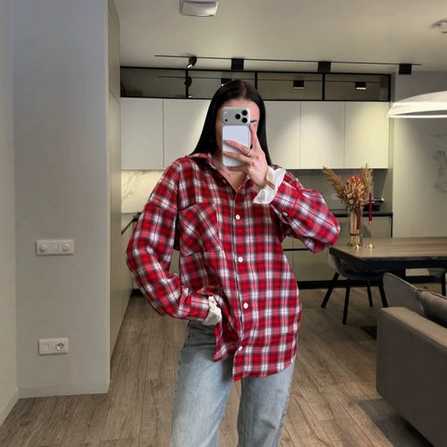 Damen Kariertes Flanell-Overshirt mit Hemdblusenkragen, Relaxed-Fit und aufgesetzter Brusttasche Echoarchiv