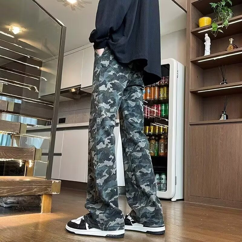 Herren weite Cargohose mit modischem Camouflage-Muster und verstellbarem Bund Echoarchiv