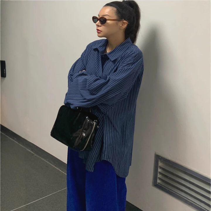 Damen Oversize-Hemd mit feiner Nadelstreifen-Optik, gerundetem Saum und überschnittener Schulter – Maréline