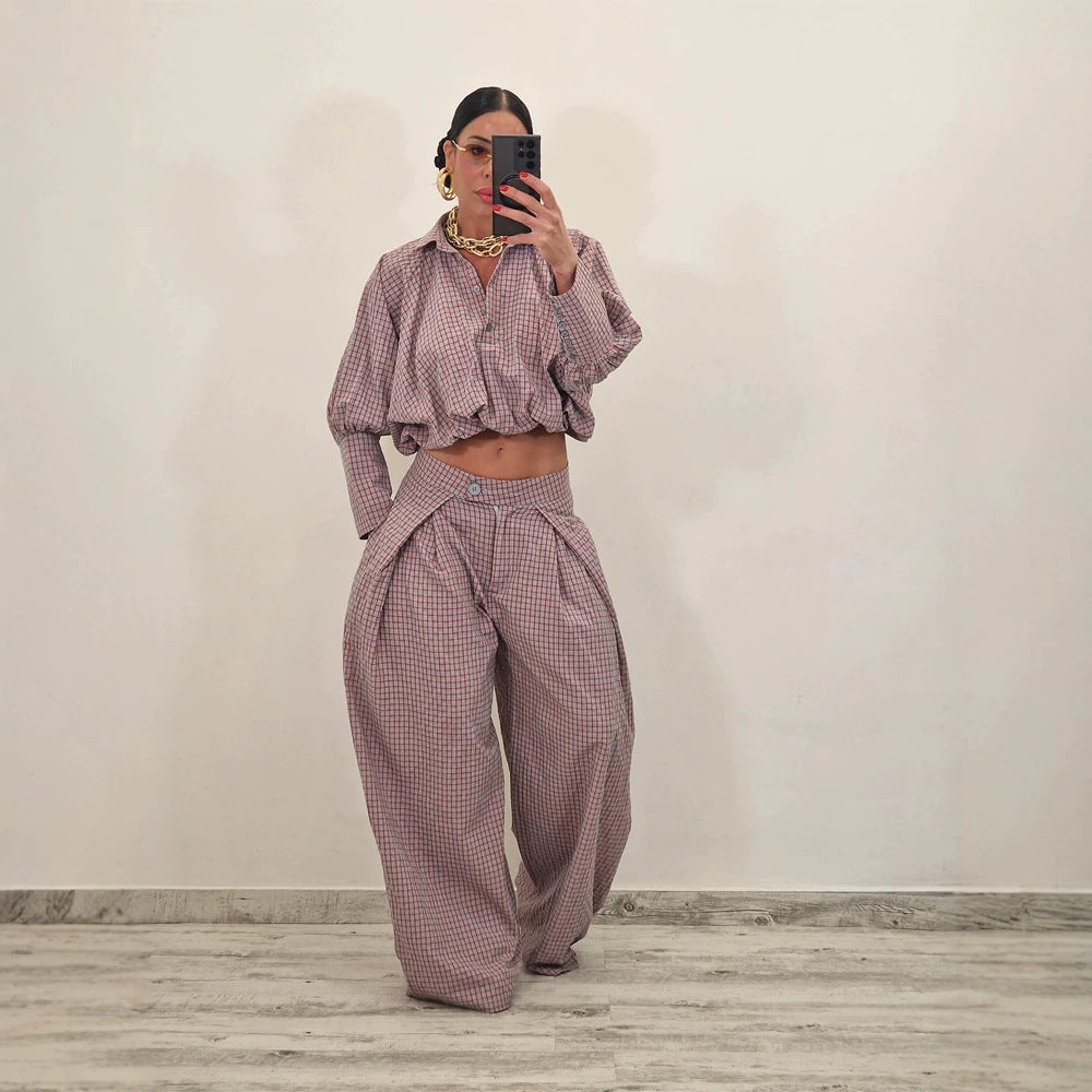 Damen Zweiteiliges kariertes Set mit Cropped Oversize-Hemd und weiter Bundfaltenhose Echoarchiv