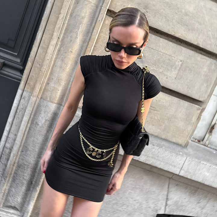Damen Elegantes Minikleid mit hohem Kragen und raffinierten Rüschendetails Echo Archiv
