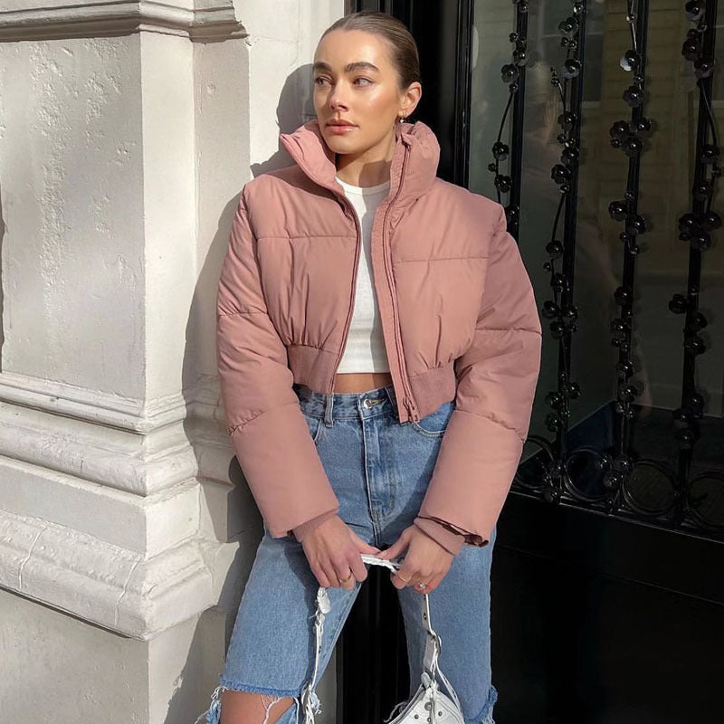 Damen kurz geschnittene gesteppte Cropped-Steppjacke mit hohem Stehkragen, verdecktem Reißverschluss und elastischem Rippenbund – Célinea