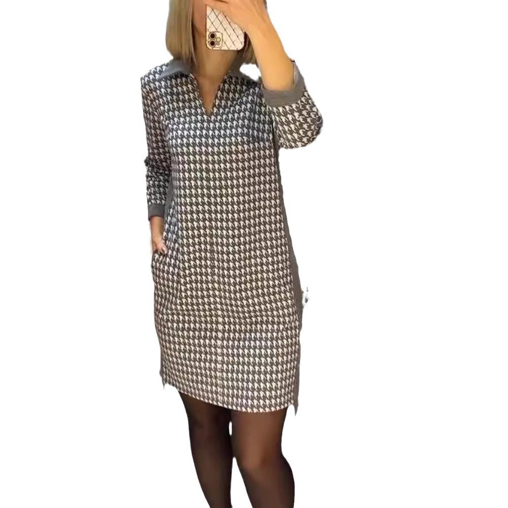 Damen nan knielanges Strickkleid mit Hahnentritt, Polokragen und seitlichen Eingrifftaschen Echo Archiv