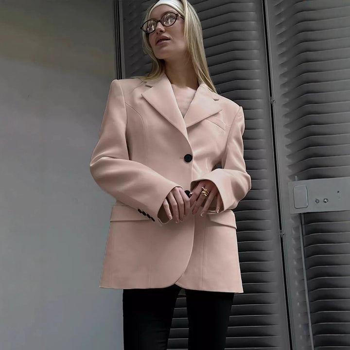 Damen Oversized Longblazer mit betonter Schulterpartie und Pattentaschen – Célinea