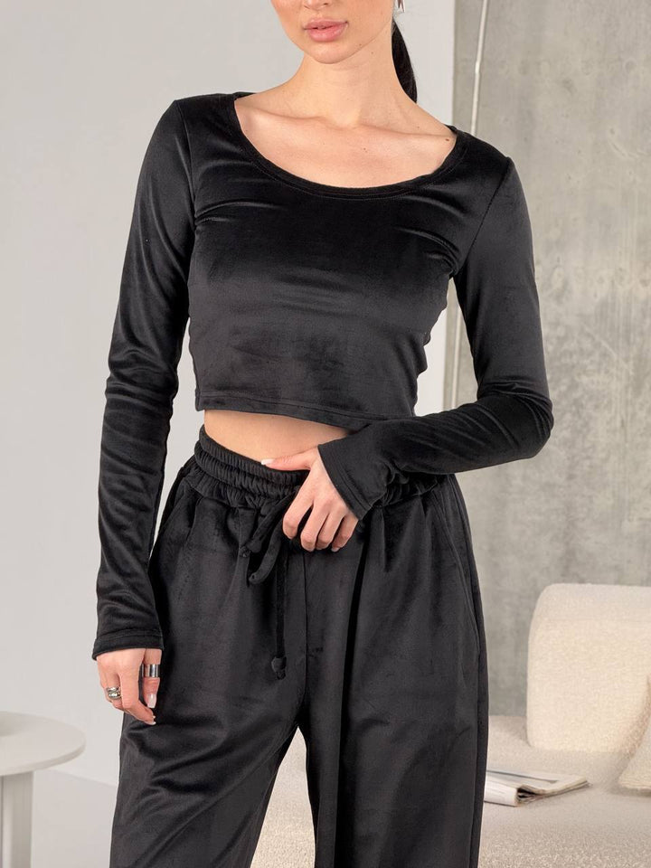 Damen samtiges bauchfreies Langarm-Crop-Top mit weitem Rundhalsausschnitt – Avérine