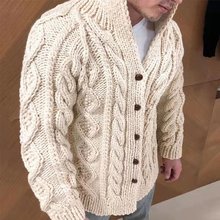 Herren Grober Zopfstrick-Cardigan mit hohem Stehkragen und Hornknöpfen Echo Archiv