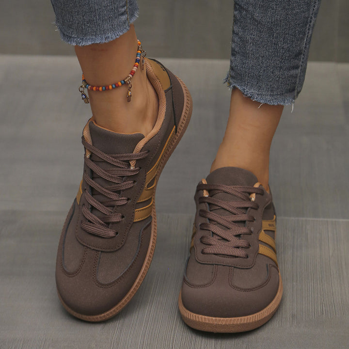 Damen Retro-Sneaker mit Gummisohle, leichtem Textilfutter und Komfortfußbett – Névara