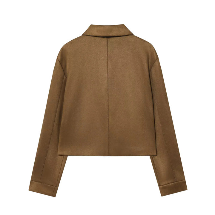 Damen kurze taillierte Boxy-Jacke mit Hemdkragen, Eingrifftaschen und durchgehender Knopfleiste – Célinea