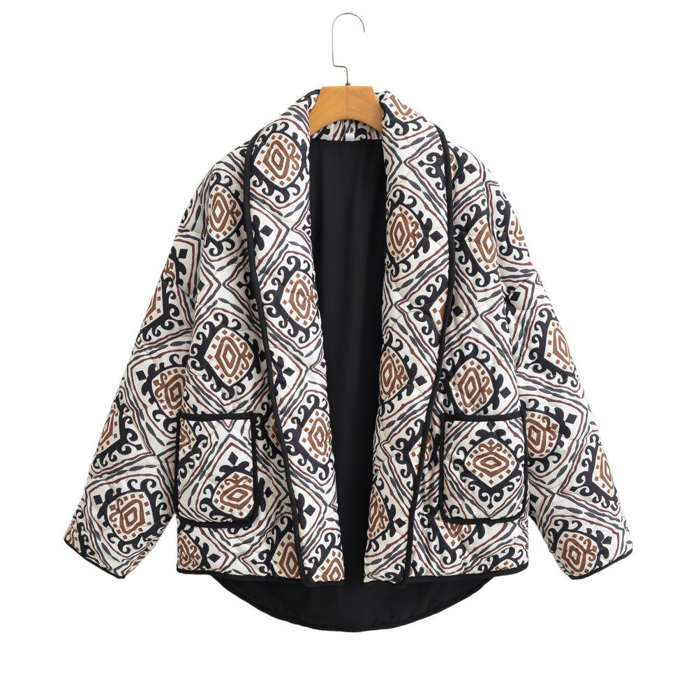Damen Gesteppte Kimono-Jacke mit Ethno-Print, Kontrastpaspel und aufgesetzten Taschen Echo Archiv
