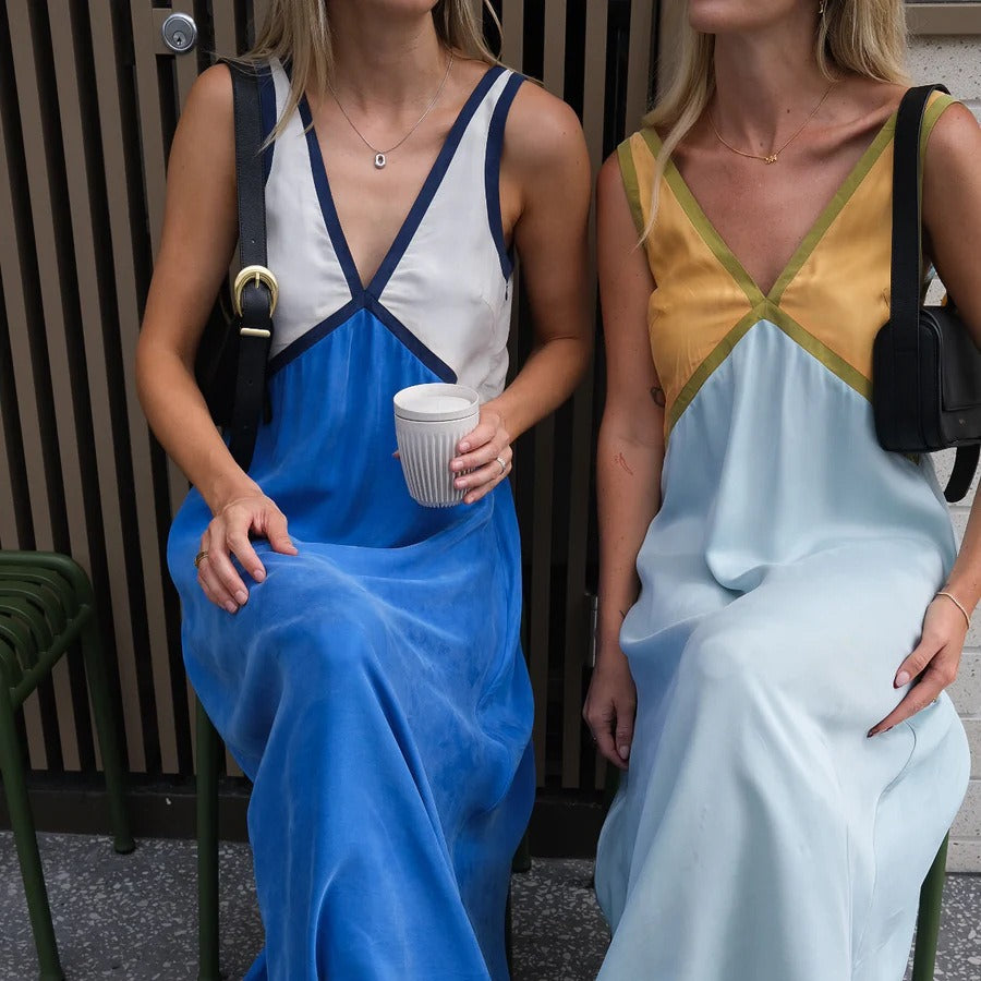 Damen Maxikleid mit tiefem V-Ausschnitt und fließendem Schnitt Echo Archiv