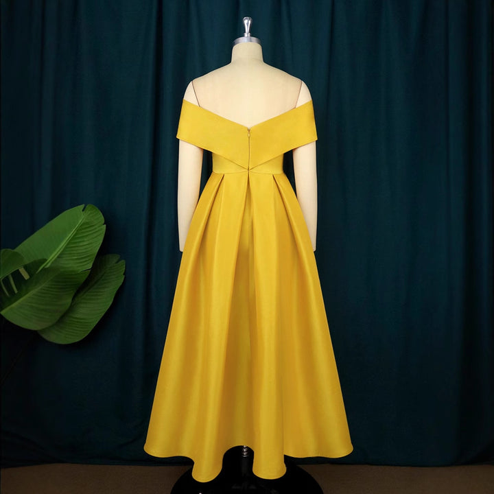 Damen elegantes Abendkleid mit schickem Off-Shoulder Design und voluminösem Rock Echo Archiv