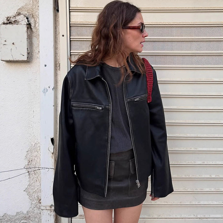 Damen Boxy-Lederimitatjacke mit zweifachem Reißverschluss und Brustzippern Echoarchiv