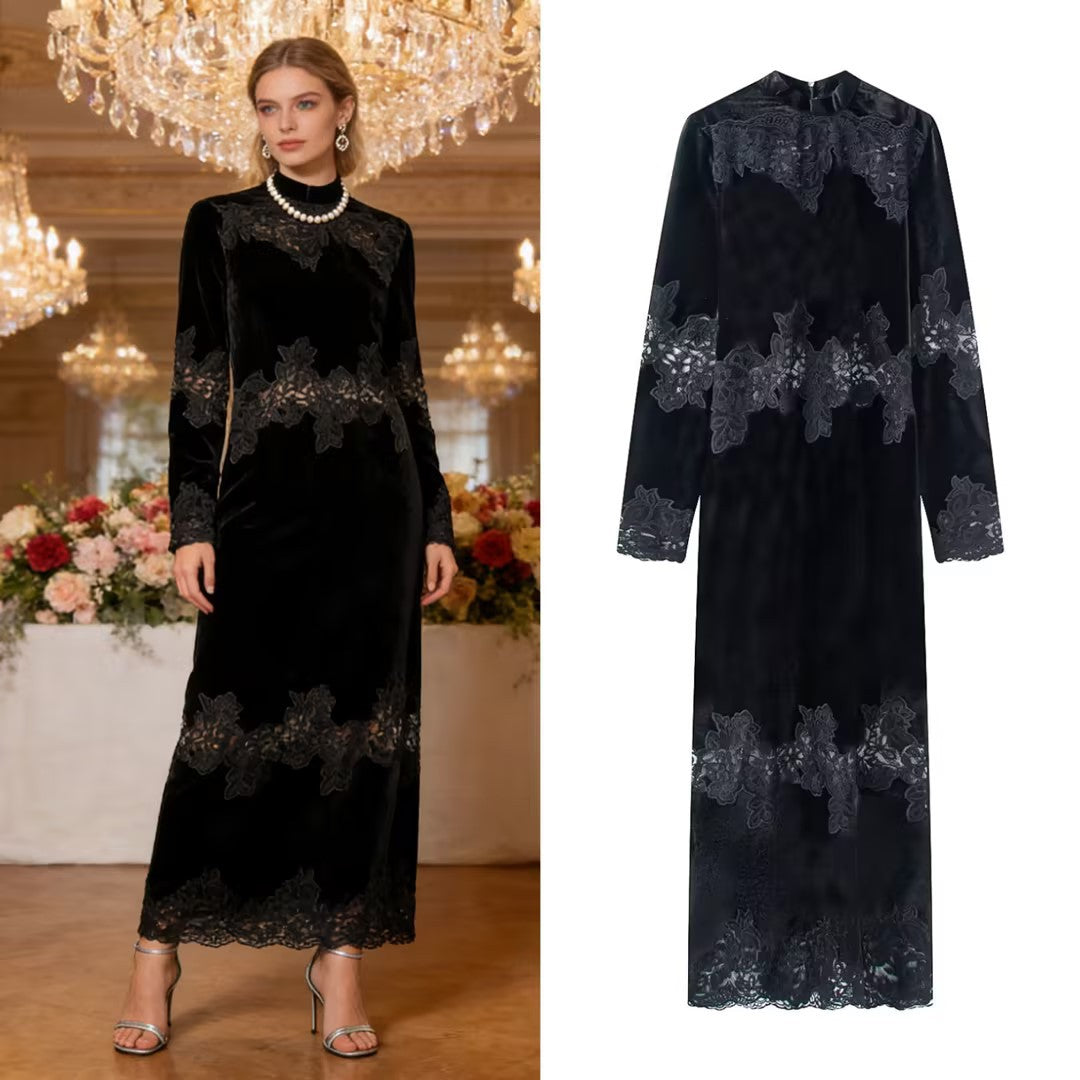 Damen Samt-Maxikleid mit Spitzenbesatz, Stehkragen und langen Ärmeln Echo Archiv