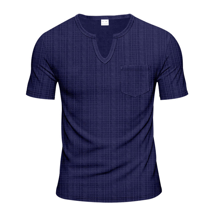 Herren nan Kurzarmshirt mit V-Schlitz-Ausschnitt und aufgesetzter Brusttasche aus strukturiertem Jersey Echo Archiv