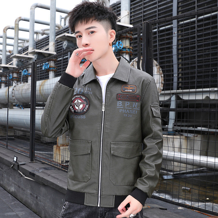 Herren Aviator‑Bomberjacke im Military‑Style mit großem Rückenpatch und Ärmeltasche Echoarchiv