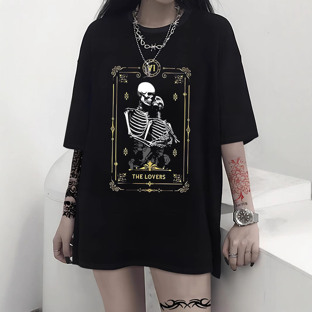 Damen T-Shirt mit künstlerischem Totenkopf-Motiv und lässigem Schnitt Echo Archiv