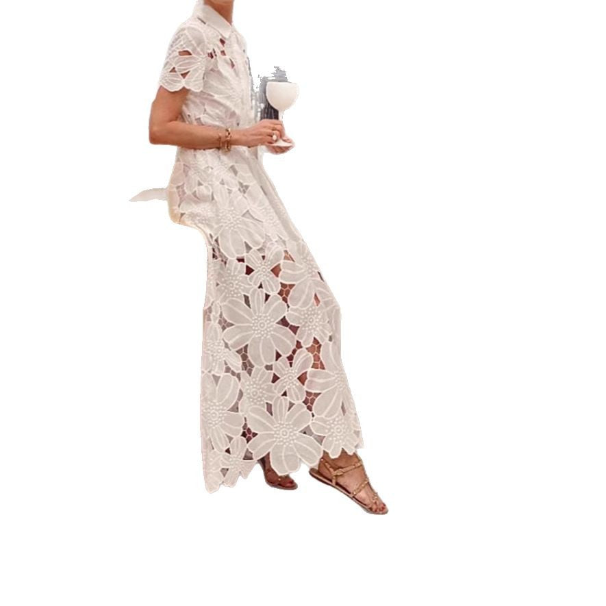 Damen nan ausgestelltes Maxikleid aus floraler Broderie mit Hemdblusenkragen, Knopfleiste und Bindegürtel Echo Archiv