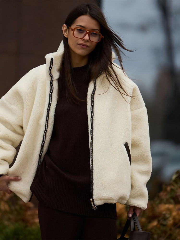 Damen Teddy-Fleece Oversize-Jacke mit hohem Stehkragen, kontrastierter Reißverschlussleiste und Eingrifftaschen Echoarchiv