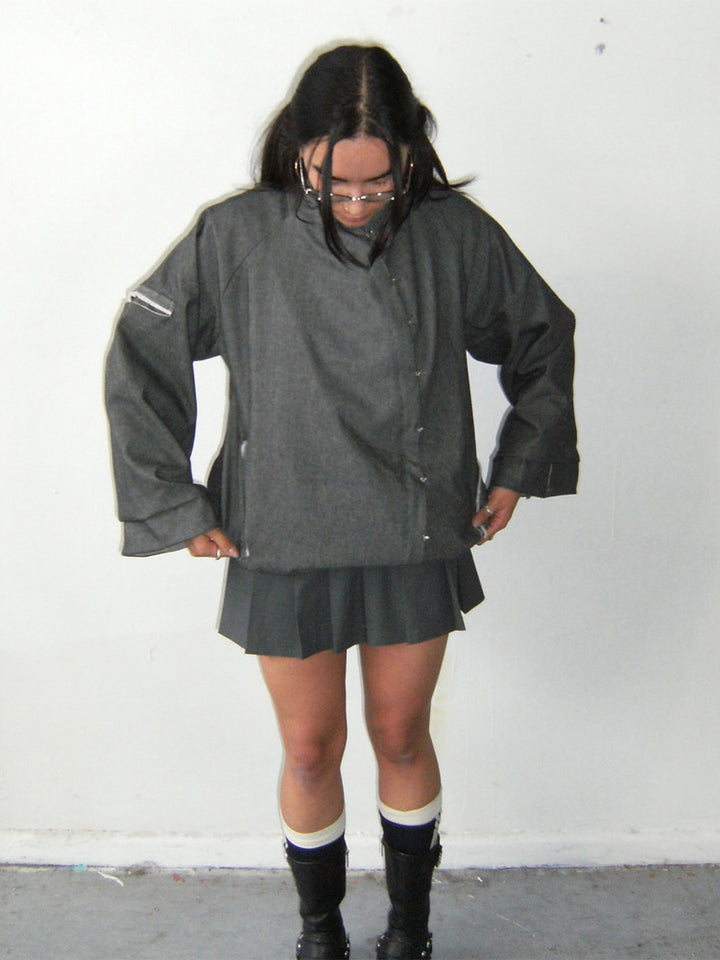Damen Oversize-Boxy-Jacke mit asymmetrischem Druckknopfverschluss und Ärmeltasche Echoarchiv