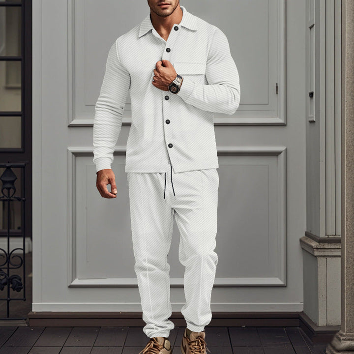 Herren lässige Schlafanzug-Kombination mit eleganten Knopfdetails Echoarchiv