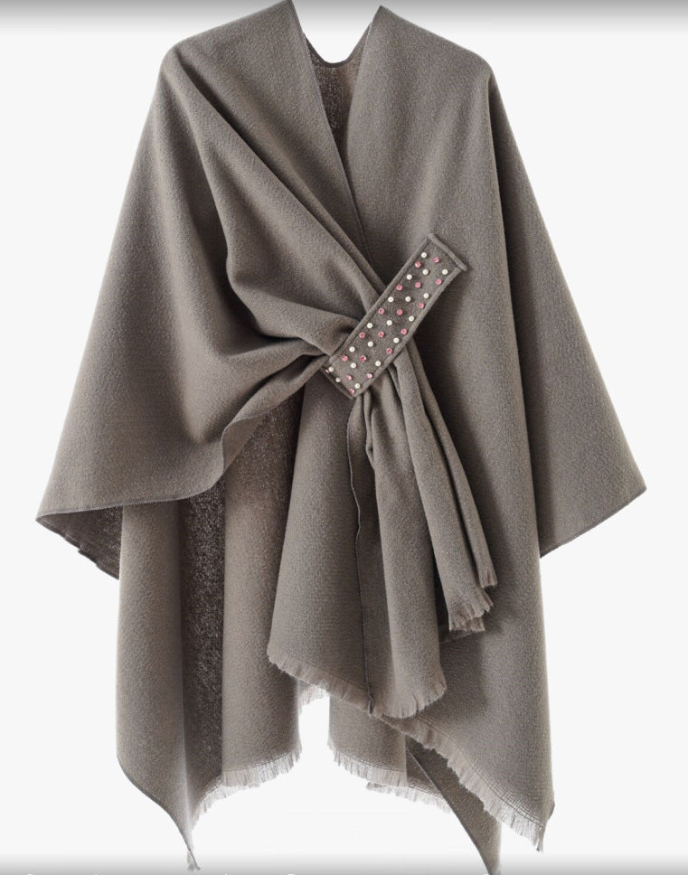 Damen Eleganter Wickel-Umhang aus Wollmischung mit Taillenschärpe und Fransensaum – Avérine