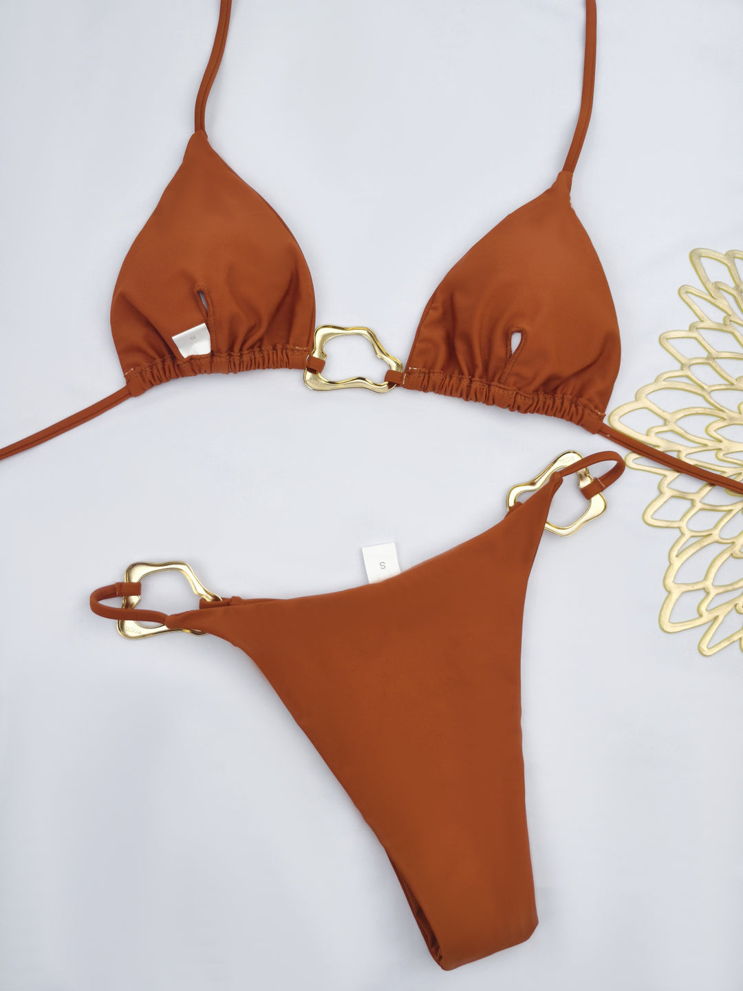 Damen Triangel-Bikini mit stilvollen Goldakzenten Echo Archiv