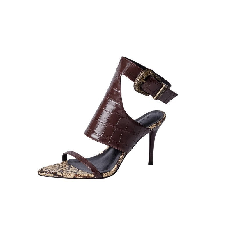 Damen Sandalette mit hohem Stiletto, breitem Kroko-Knöchelriemen und spitzer Schlangenoptik-Zehenkappe – Sorelia