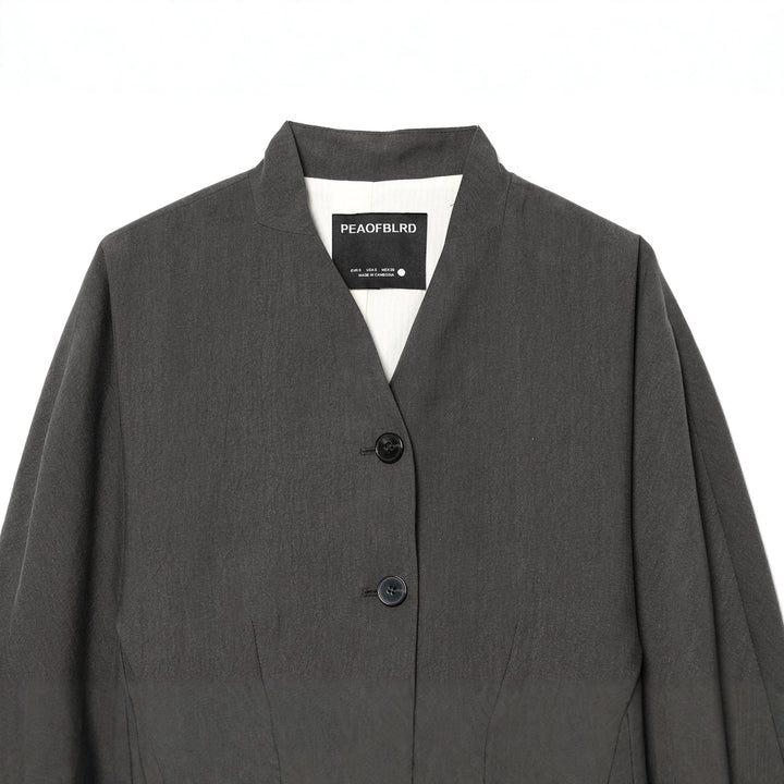 Damen taillierter Cropped-Blazer mit V-Ausschnitt, entwurfsnahtiger Formgebung und dreiknopfverschluss – Valéne