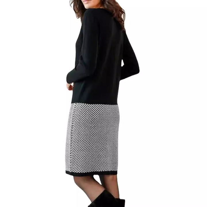 Elegantes Damen Strickkleid mit Chevron-Muster für Alltag & Büro | Echoarchiv