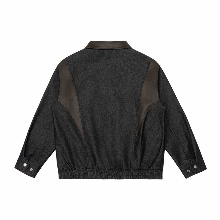 Herren Kurzblouson im Boxy-Cut aus Woll-Denimmix mit lederbesetztem Kragen und vertikaler Reißverschluss-Brusttasche Echoarchiv
