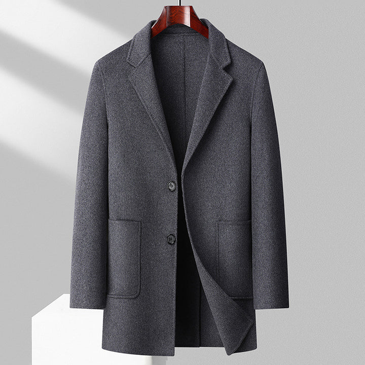 Herren eleganter Wollmantel mit modernem Schnitt und praktischen Taschen Echoarchiv