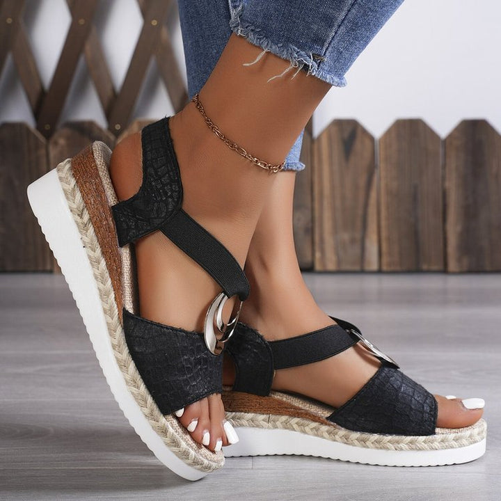 Damen Keil-Sandalen mit Bast-Plateau, elastischem Riemen und Zier-Öse – Sorelia