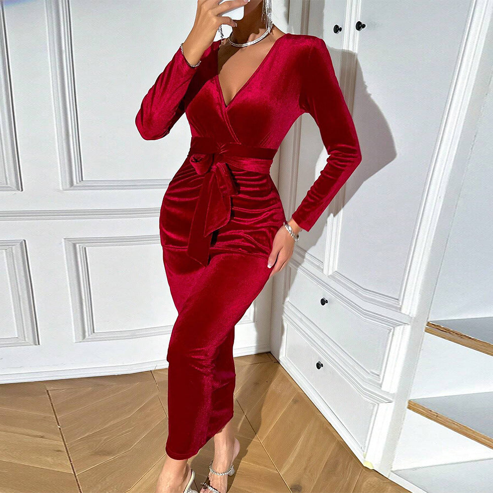 Damen gerafftes Samt-Wickelkleid mit V-Ausschnitt, tailliertem Bindegürtel und knöchellanger Mermaid-Silhouette – Élara