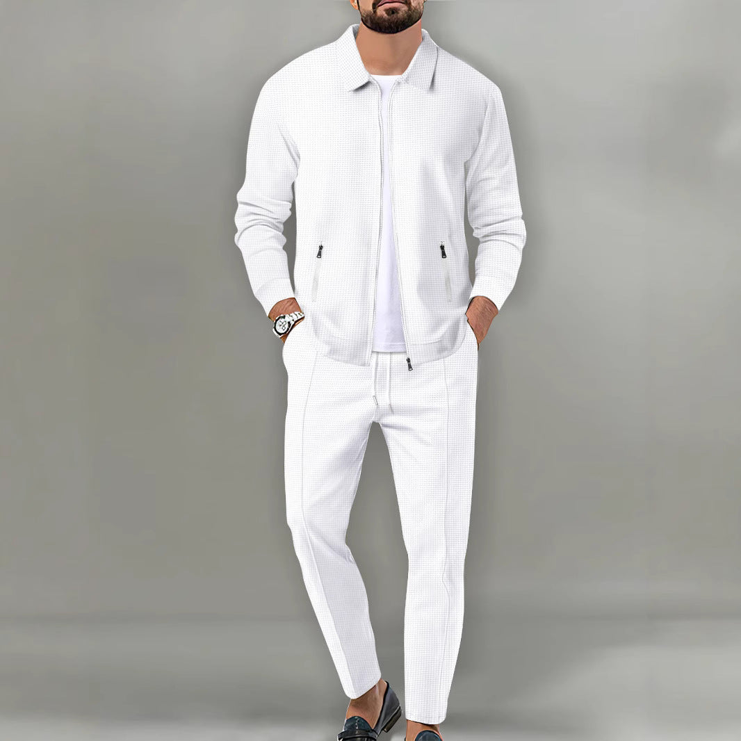 Herren sportliches Set mit strukturierter Jacke und elastischen Jogginghosen Echoarchiv