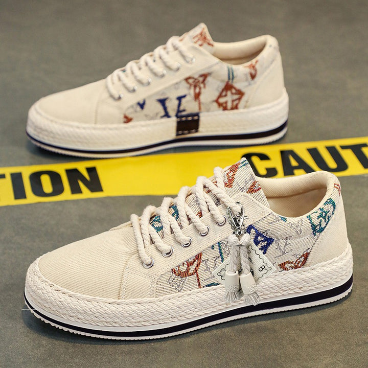 Damen bestickte Canvas‑Sneaker mit Quastenanhänger und geflochtener Plateausohle Echo Archiv