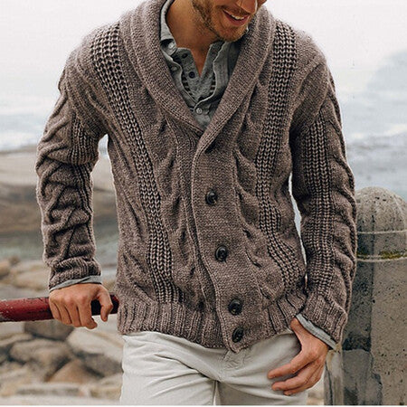 Herren Strickjacke mit modernem Kabelmuster und großem Schalkragen Echoarchiv