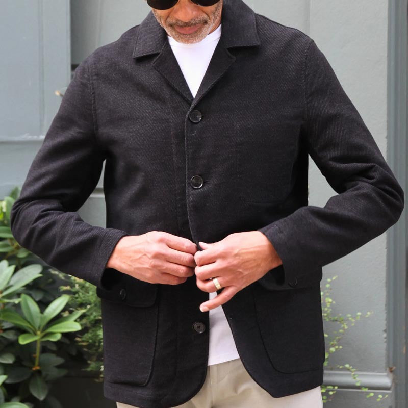 Herren legerer Leinenblazer mit praktischen Taschen und eleganten Knopfdetails Echoarchiv