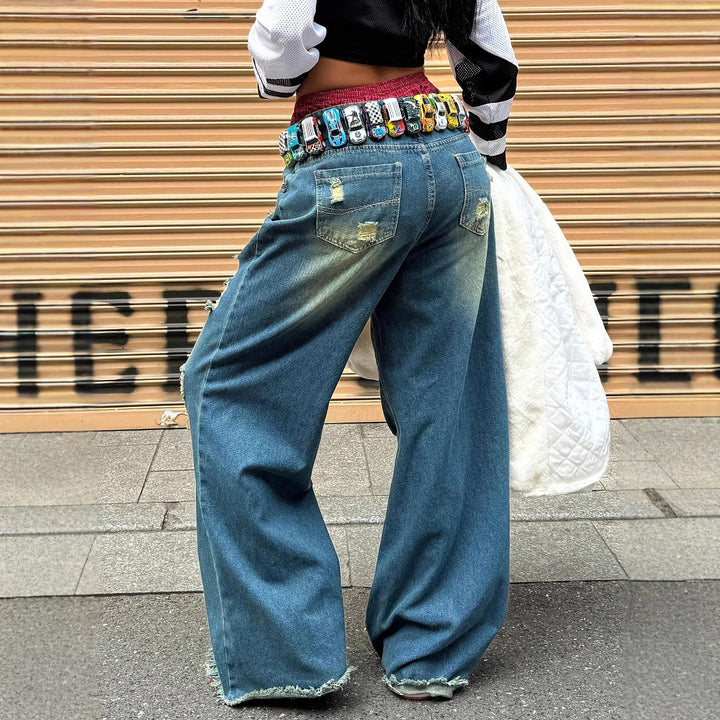 Damen weite Destroyed-Baggy-Jeans mit großflächigen Fransenrissen und relaxed Fit Echo Archiv