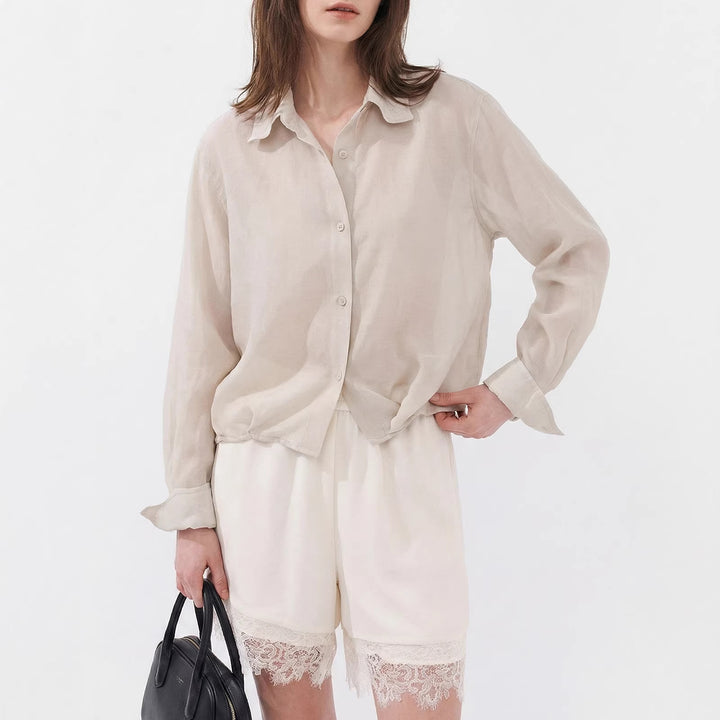 Damen Elegante und leichte Bluse mit Knopfdetails Echo Archiv