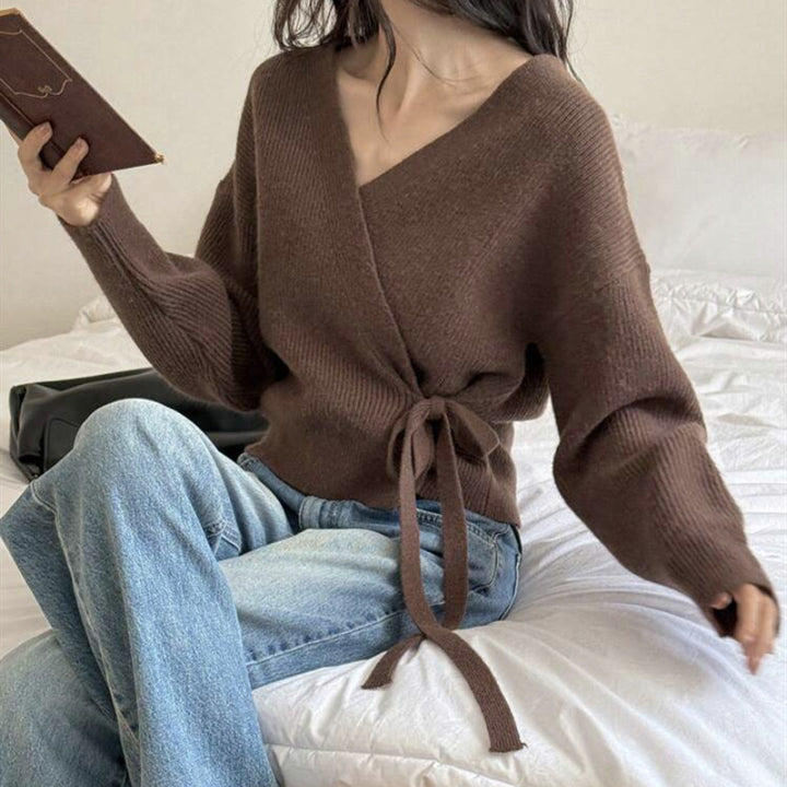 Damen Wickel-Strickjacke mit V-Ausschnitt, Taillenschleife und Ballonärmeln – Célinea