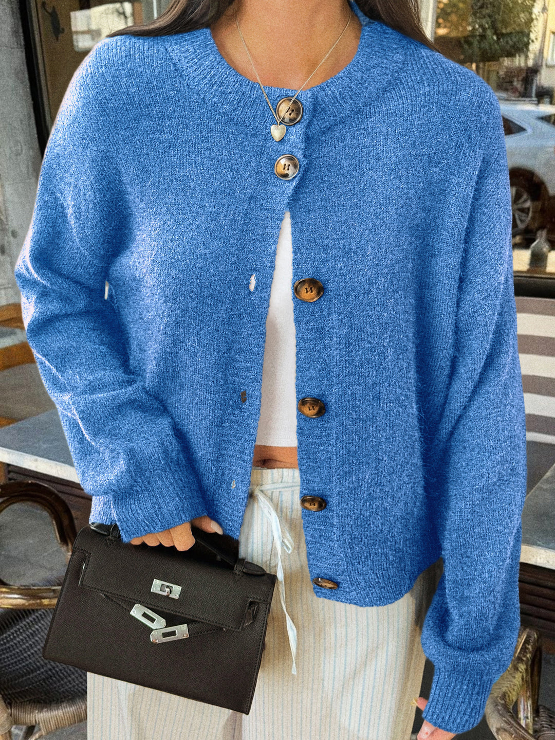 Damen kuscheliger Oversize-Strickcardigan mit Hornknopf-Leiste und Rundhalsausschnitt – Veloura
