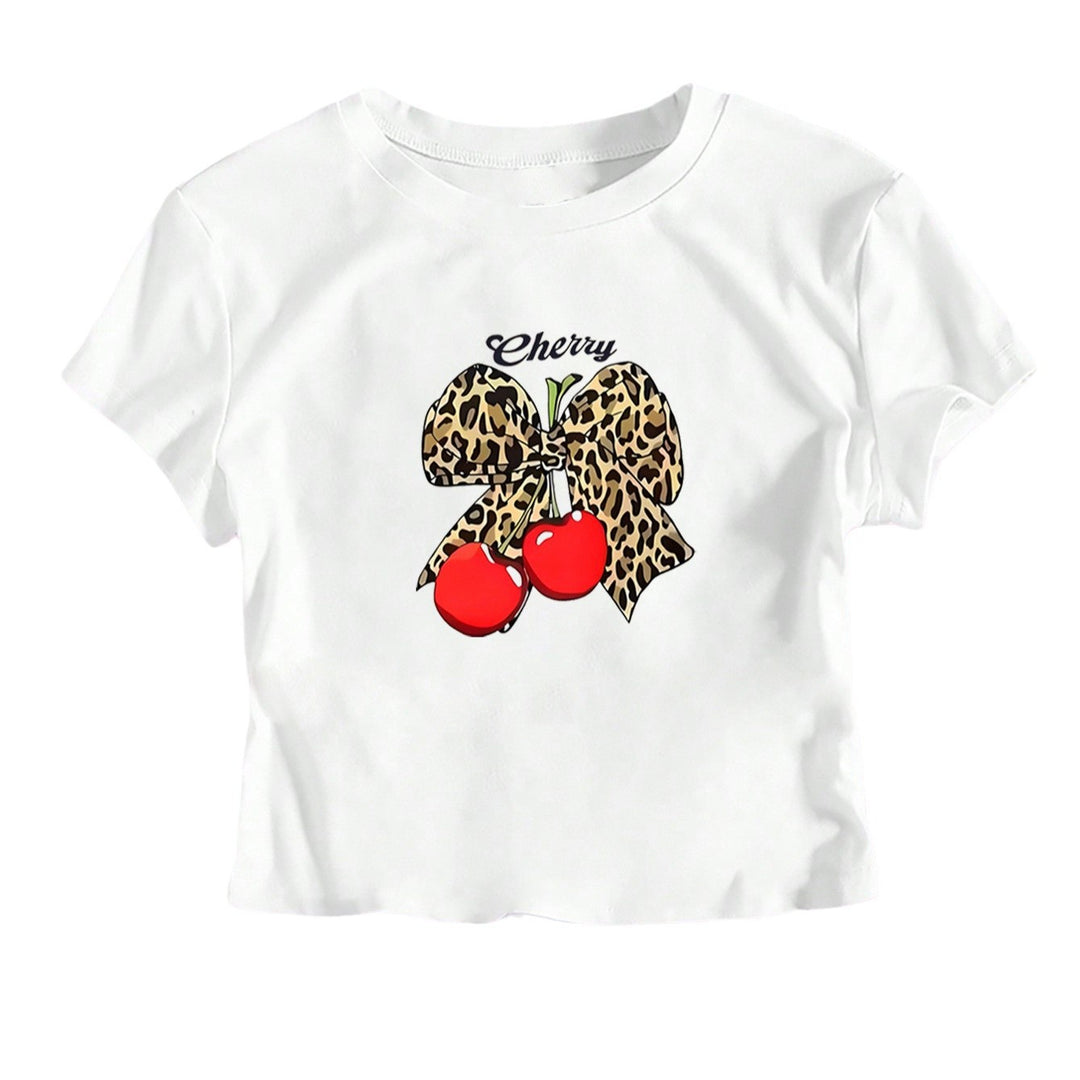 Damen Crop-T-Shirt mit verspieltem Leoparden-Schleifenmotiv und fruchtigem Print Echo Archiv