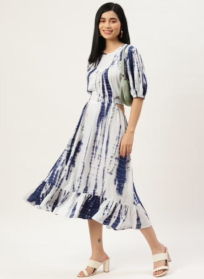 Damen Midikleid mit Batikprint, tailliertem Schnitt, seitlichem Cut-Out und Volant-Saum – Élara