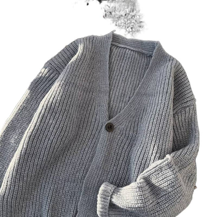 Unisex Grobstrick-Cardigan im Oversize-Schnitt mit tiefem V-Ausschnitt und markanter Knopfleiste Echoarchiv