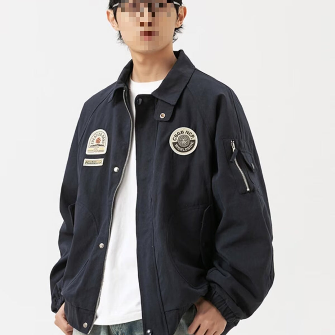 Herren Overshirt-Bomberjacke im Military-Look mit Emblem‑Patches, Ärmeltasche & geripptem Saum Echoarchiv