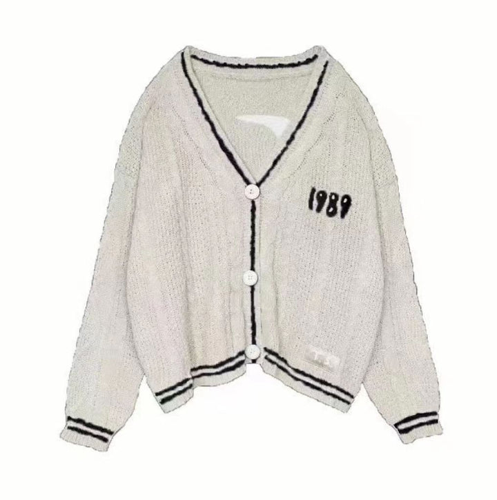 Damen nan kurz geschnittene Strickjacke mit V-Ausschnitt, Kontrastpaspel und oversized Ärmeln Echo Archiv