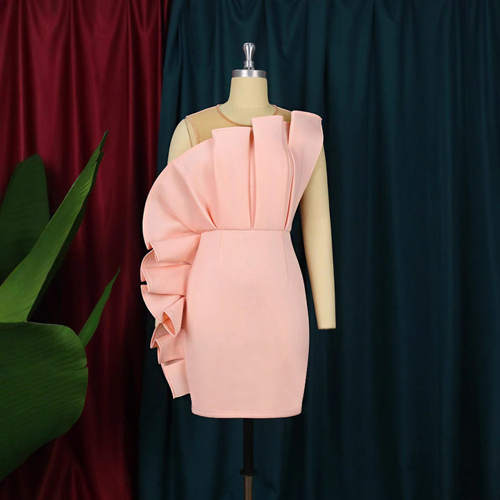 Damen Elegantes Minikleid mit asymmetrischem Schnitt und voluminösen Rüschen Echo Archiv