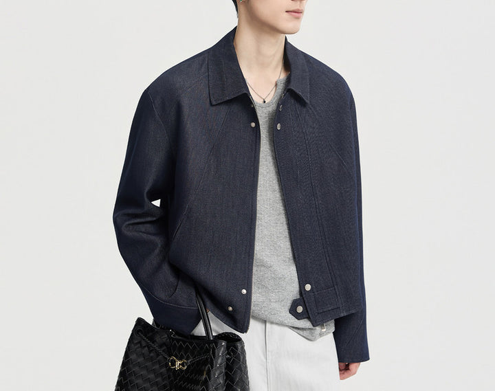 Herren Boxy-Jeansjacke im Minimalstil mit Hemdkragen und verdeckter Druckknopfblende Echoarchiv